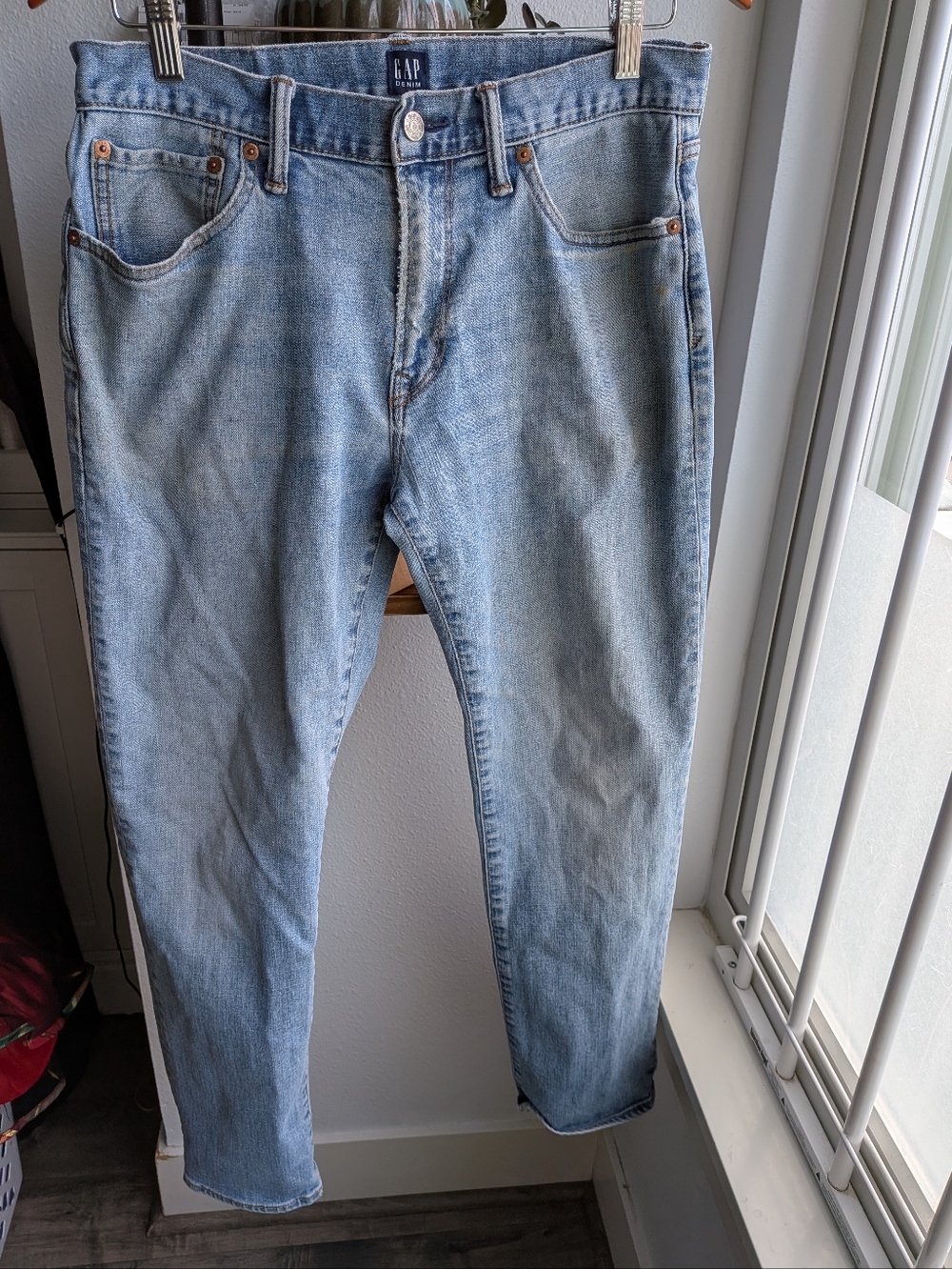 Gap Mens 30x30 Light Wash Straight Jeans - Classic Denim Minimalist